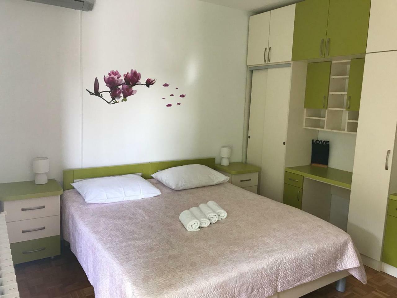 Apartman Ive Starigrad Paklenica Exterior foto
