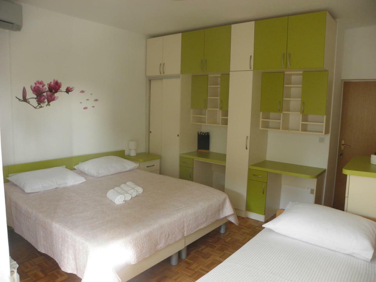 Apartman Ive Starigrad Paklenica Exterior foto